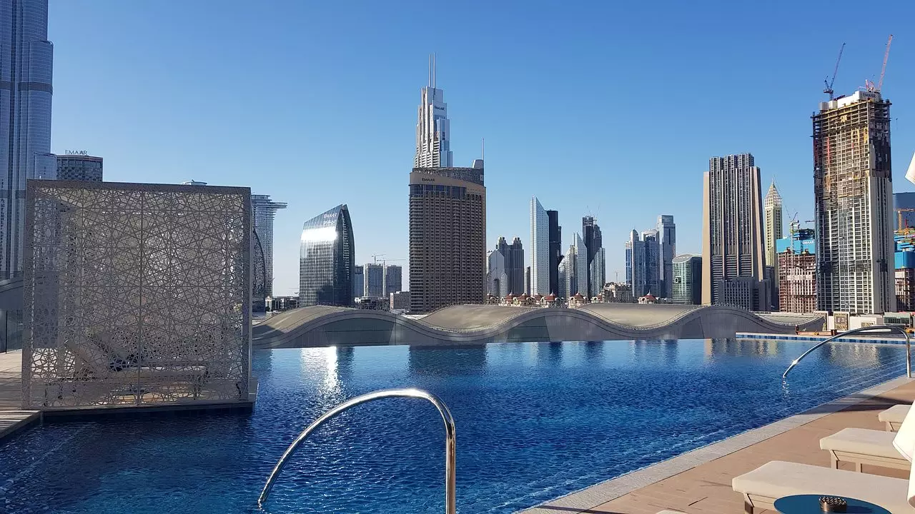 Address Fountain Views